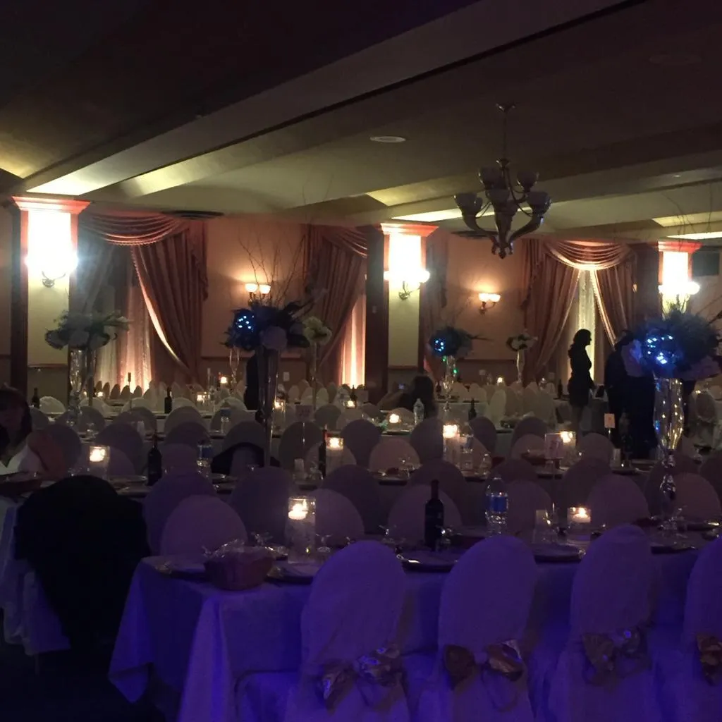Themed table service setup — Meeting Point project